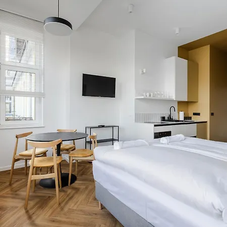 Przytulne I Komfortowe Studia Very Berry W Poznaniu By Renters Apartment Posen