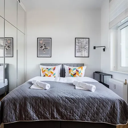 Przytulne I Komfortowe Studia Very Berry W Poznaniu By Renters * Познань