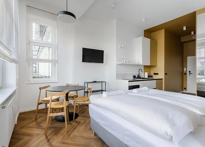 Przytulne I Komfortowe Studia Very Berry W Poznaniu By Renters アパート ポズナン