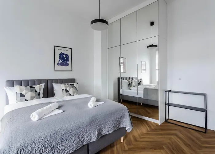 Przytulne I Komfortowe Studia Very Berry W Poznaniu By Renters * ポズナン