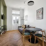 شقة Przytulne I Komfortowe Studia Very Berry W Poznaniu By Renters