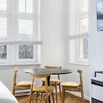 Przytulne I Komfortowe Studia Very Berry W Poznaniu By Renters Διαμέρισμα *