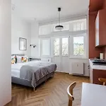 Przytulne I Komfortowe Studia Very Berry W Poznaniu By Renters Διαμέρισμα