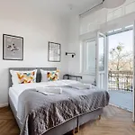Przytulne I Komfortowe Studia Very Berry W Poznaniu By Renters * بوزنان