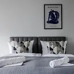 Przytulne I Komfortowe Studia Very Berry W Poznaniu By Renters * Πόζναν