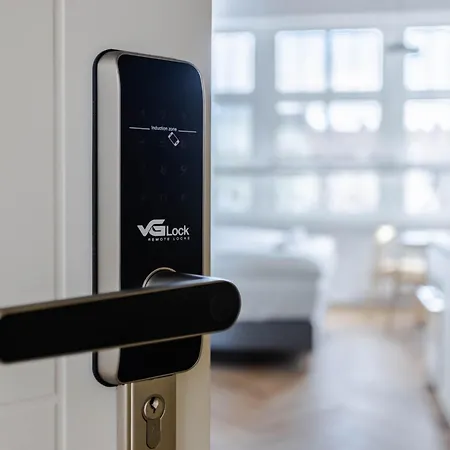 Przytulne I Komfortowe Studia Very Berry W Poznaniu By Renters * Πόζναν