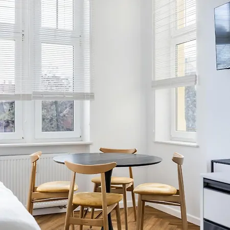 Przytulne I Komfortowe Studia Very Berry W Poznaniu By Renters Διαμέρισμα *