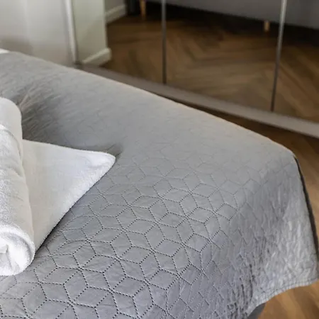 Przytulne I Komfortowe Studia Very Berry W Poznaniu By Renters Apartment *