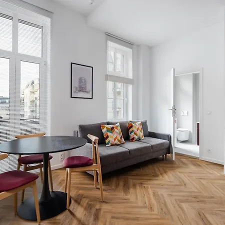 Lejlighed Przytulne I Komfortowe Studia Very Berry W Poznaniu By Renters *
