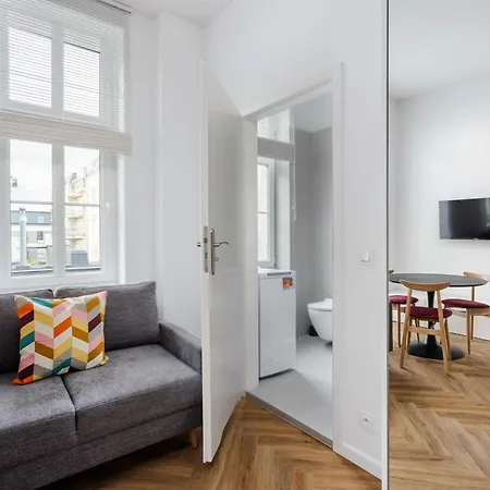 Przytulne I Komfortowe Studia Very Berry W Poznaniu By Renters * Poznań