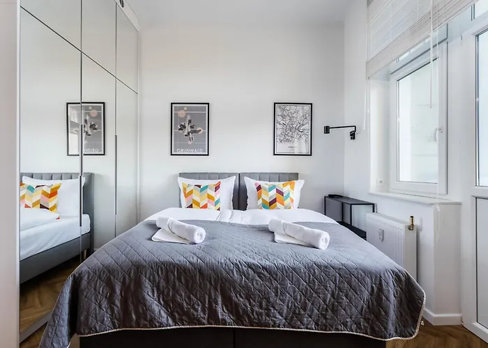 Przytulne I Komfortowe Studia Very Berry W Poznaniu By Renters * Познань